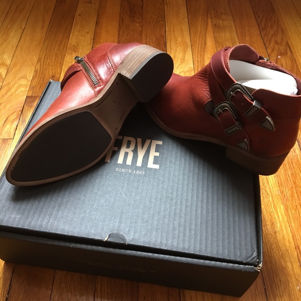 Shoes - Picture 3 of 3
